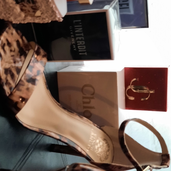 Vince Camuto square toe heels - Picture 3 of 13